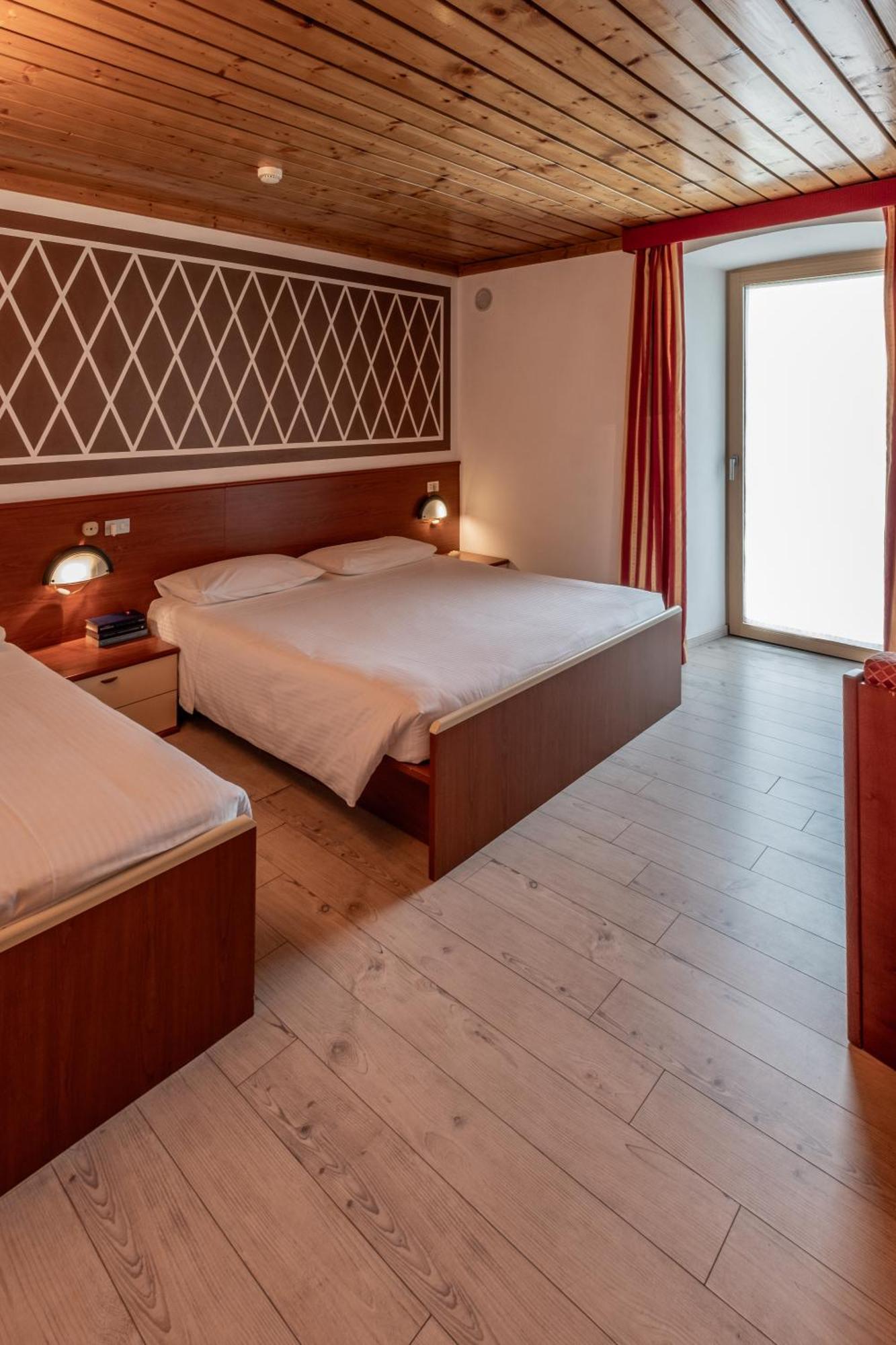 Hotel Garni Zanella Фучино Экстерьер фото