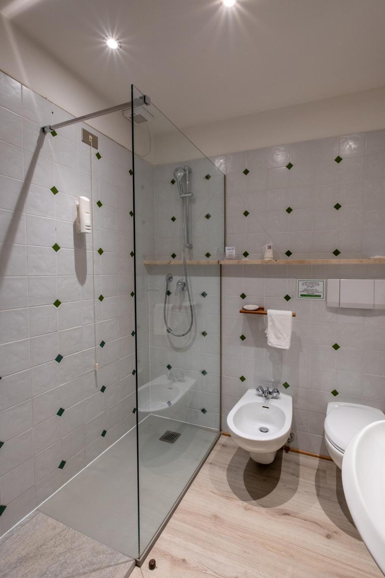 Hotel Garni Zanella Фучино Экстерьер фото