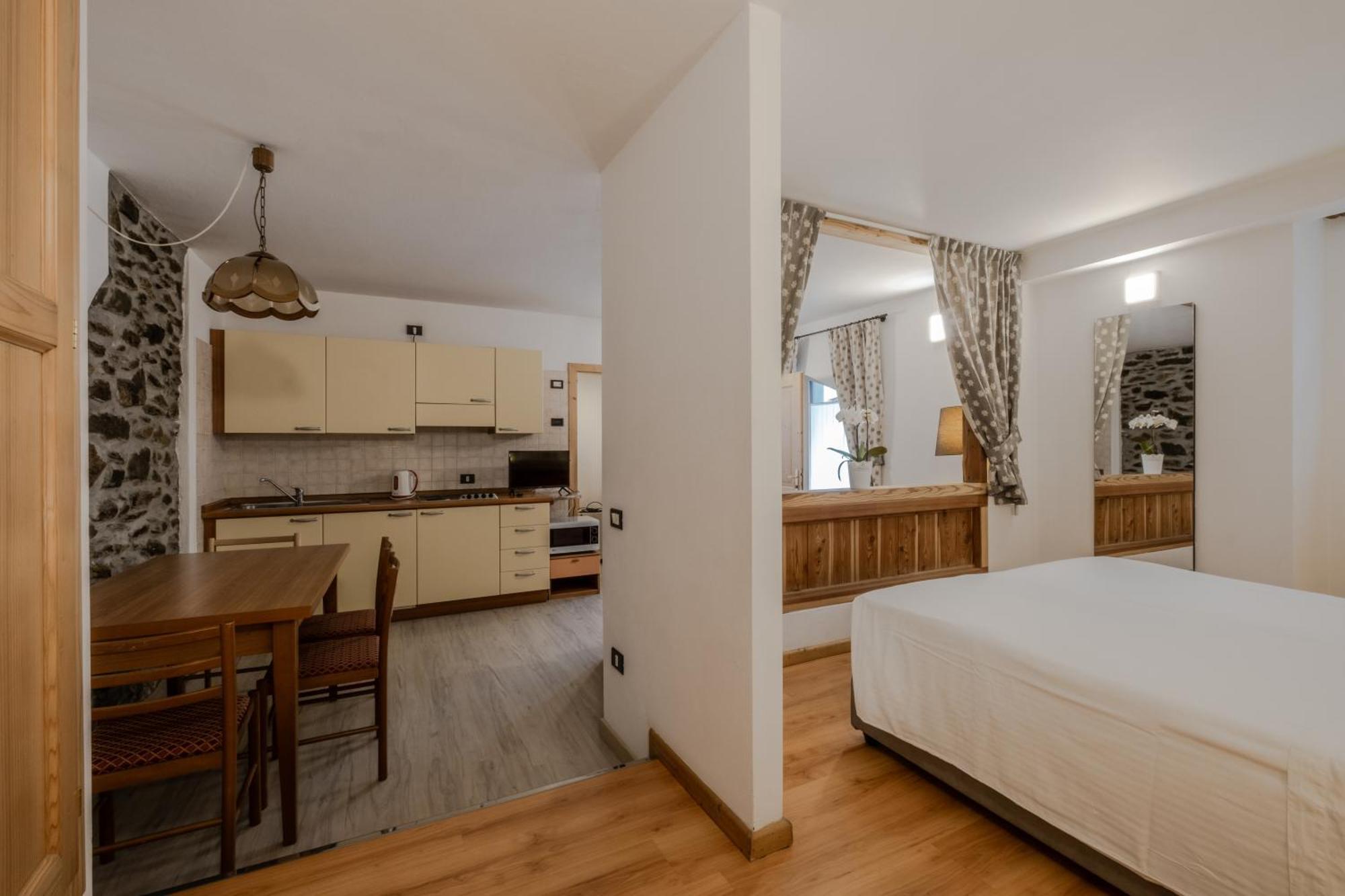 Hotel Garni Zanella Фучино Экстерьер фото